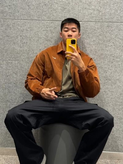 运动风还是老爹风穿搭 回村过年运动服搭老爹味外套...... #过年穿什么 #体育生 #男大学生 #开春搭配 臭大力力 image 3