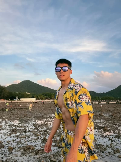 新鲜椰子来一个吗 很甜的 #夏日图文伙伴计划#......#阳光男孩#黑皮 #腹肌 #185 #45#三亚 臭大力力 image 13