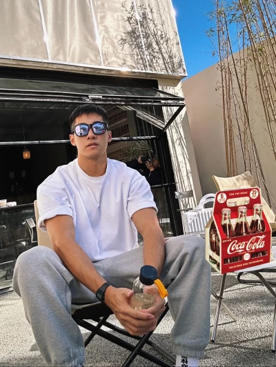 阳光甚好 好天气就是最好的滤镜头 这么好的...... #185 #男友风 #美式男孩#图文种草机 臭大力力 image 3