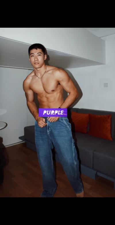 一名水管工人在试图拉上牛仔裤 1996年 一名水......草机 #185 #男友风 #美式穿搭 #感觉至上 臭大力力 image 5