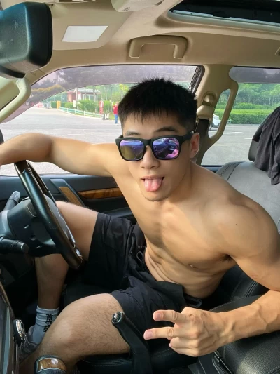 终于有辆能装得下我的车了 #185 #黑皮 #三......于有辆能装得下我的车了 #185 #黑皮 #三菱 臭大力力 image 2