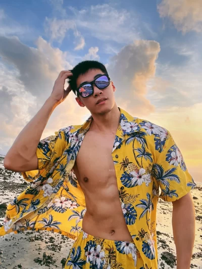 新鲜椰子来一个吗 很甜的 #夏日图文伙伴计划#......#阳光男孩#黑皮 #腹肌 #185 #45#三亚 臭大力力 image 12
