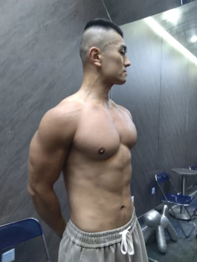 可能这是我这辈子最帅的时候#薄肌男孩 #腹肌 #......候#薄肌男孩 #腹肌 #日常训练 #毫无训练痕迹 非正常人类研究中心主任 image 1